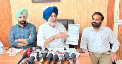 ਬਲਬੀਰ ਸਿੱਧੂ ਵੱਲੋਂ ਹਲਕਾ ਵਿਧਾਇਕ ਉੱਤੇ ਬੇਘਰਿਆਂ ਨੂੰ ਦਿੱਤੇ ਪਲਾਟਾਂ ਵਿਚ ਮਕਾਨ ਬਣਾਉਣ ਵਿਚ ਅੜਿੱਕੇ ਡਾਹੁਣ ਦਾ ਦੋਸ਼