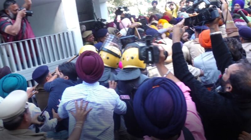 ਪੰਜਾਬ ਯੂਨੀਵਰਸਿਟੀ ਦੇ ਵਿਦਿਆਰਥੀਆਂ ਨੇ ਲੋਕਤੰਤਰ ‘ਤੇ ਕੇਂਦਰ ਸਰਕਾਰ ਦੇ ਹਮਲੇ ਵਿਰੁੱਧ ਇਤਿਹਾਸਕ ਜਿੱਤ ਪ੍ਰਾਪਤ ਕੀਤੀ