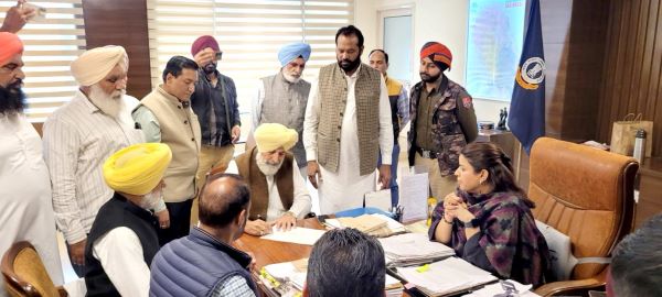 ਮੋਹਾਲੀ ਕਾਂਗਰਸ ਵੱਲੋਂ ਭਾਰਤ-ਅਮਰੀਕਾ ਵਪਾਰ ਸਮਝੌਤੇ ਖ਼ਿਲਾਫ਼ ਡੀਸੀ ਮੋਹਾਲੀ ਨੂੰ ਮੈਮੋਰੈਂਡਮ ਸੌਂਪਿਆ