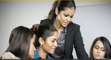 ਔਰਤਾਂ ਅਤੇ ਕੁੜੀਆਂ ਪਰਾਹੁਣਚਾਰੀ ਦਾ ਭਾਰ ਕਿਉਂ ਚੁੱਕਦੀਆਂ ਹਨ