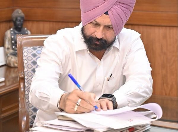 ਸੀਨੀਅਰ ਕਾਂਗਰਸੀ ਆਗੂ ਗੁਰਿੰਦਰ ਸਿੰਘ ਢਿੱਲੋਂ ਨੇ ਹਾਈ-ਜੰਪ ਚੈਂਪੀਅਨ ਪੂਜਾ ਸਿੰਘ ਨੂੰ ਵਧਾਈ ਦਿੱਤੀ