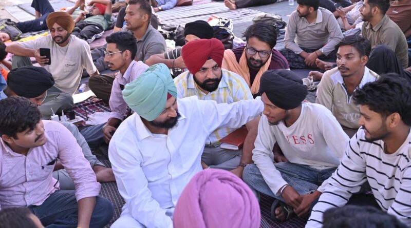 ਸੀਨੀਅਰ ਕਾਂਗਰਸੀ ਆਗੂ ਅਤੇ ਸਾਬਕਾ ਸੀਨੀਅਰ ਪੁਲਿਸ ਅਧਿਕਾਰੀ ਗੁਰਿੰਦਰ ਢਿੱਲੋਂ  ਨੇ ਪ੍ਰਦਰਸ਼ਨਕਾਰੀ ਨੌਜਵਾਨਾਂ ਵਿਰੁੱਧ ਪੁਲਿਸ ਕਾਰਵਾਈ ਦੀ ਨਿੰਦਾ